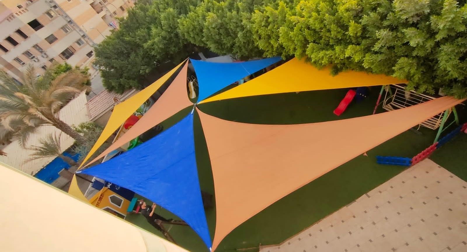 مظلات وتغطيات